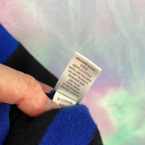 𝅺Cable & Gauge Scoop Neck Blue Black Striped Shoulder Zippers Knit Top Size 1X - Picture 6 of 6